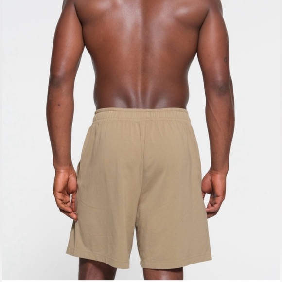 Skims men’s lounge jersey knit shorts in khaki size medium - Picture 11 of 11
